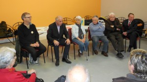 Table-ronde sur 40 ans de protection de l'environnement en Essonne, 22 novembre 2014. De gauche à droite : Bruno GENTY, ancien permanent de la fédération Essonne Nature Environnement, Jean-Pierre MOULIN, actuel président, Liliane ELSEN, présidente honoraire, Lucien CAUVIN, un des fondateurs, Claude TRESCARTE et Denis MAZODIER, anciens présidents. © BM/CAD. DSCN2831