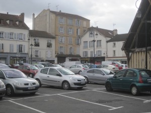 La place des 4 roues... ou la place du marché d'Arpajon ? © JPM, 2014. Place du marche d'Arpajon