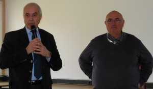 La conférence - formation sur la problématique des déchets en France a débuté par une présentation de Michel LEGEAY par Jean-Pierre MOULIN, président d'Essonne Nature Environnement. © BM/CAD, 7 mars 2015. DSCN3698 M
